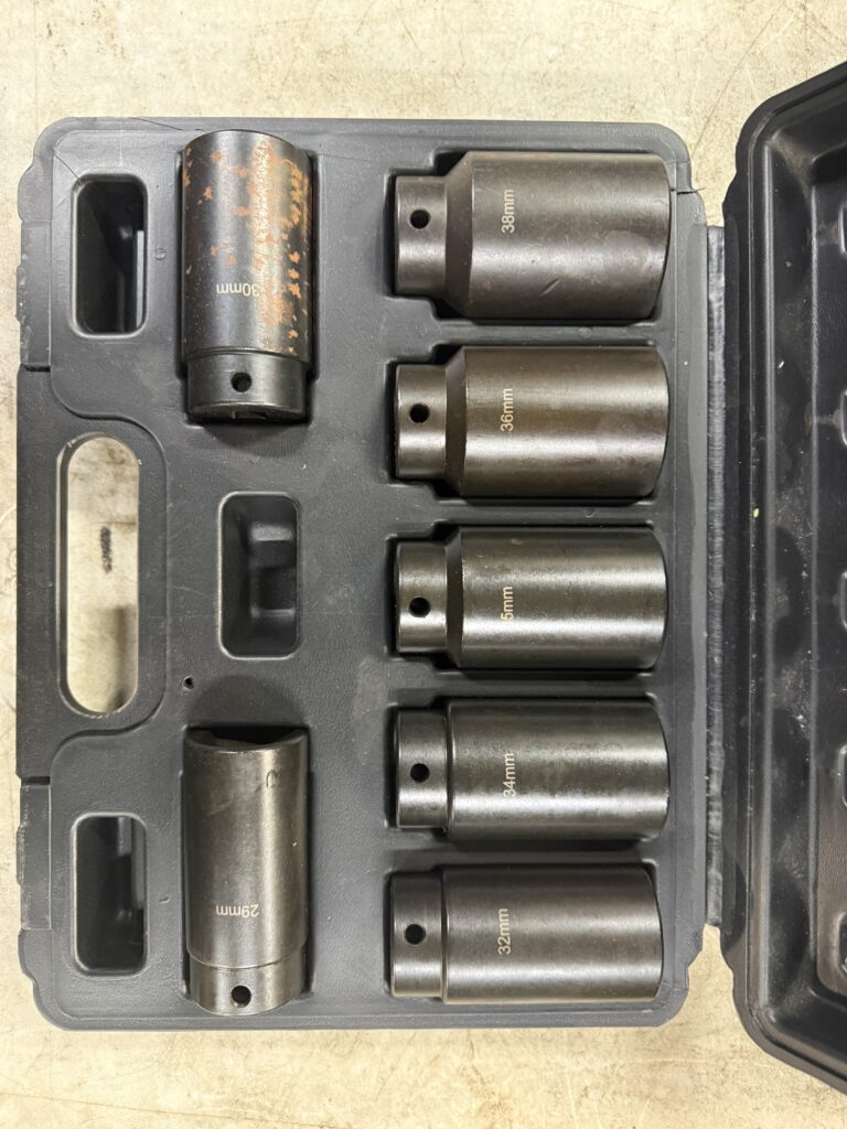 FRONT WHEEL DRIVE AXLE LOCKNUT SOCKET SET
