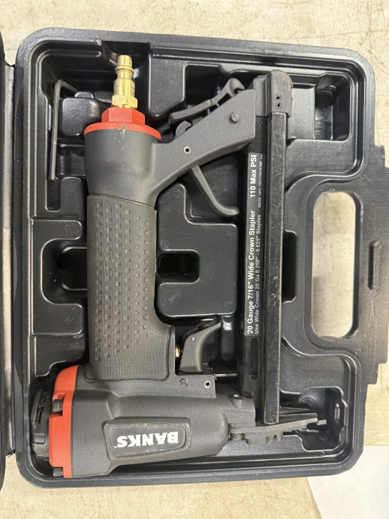 BANKS STAPLE GUN