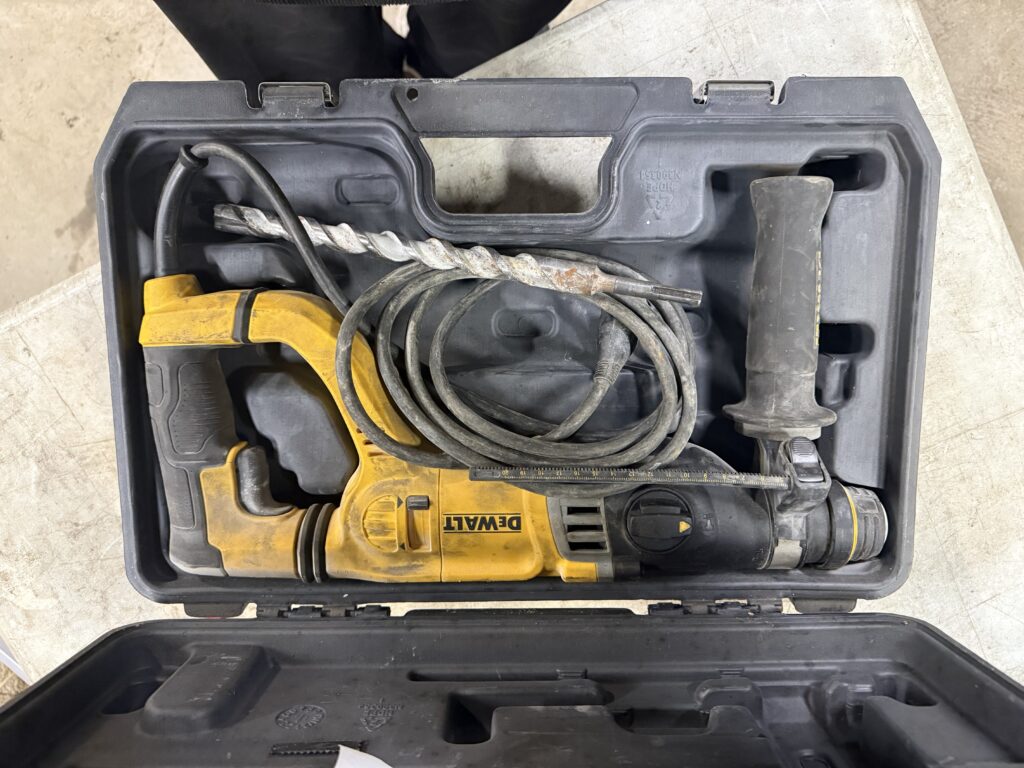 DEWALT ROTARY HAMMER